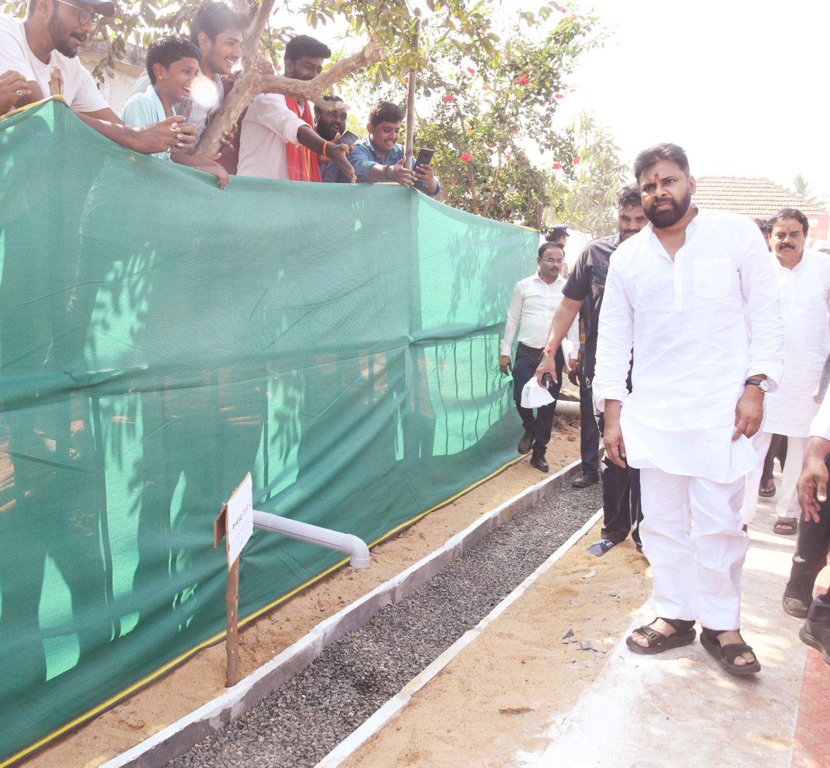 JSPSavve's tweet image. Hon&apos;ble DyCM Shri @PawanKalyan garu inspected the new Magic Drain in I.S. Jagannathapuram, built in three days under MGNREGS for ₹77,173. The three-layer stone filter and soak pits help manage wastewater, reduce odor and mosquitoes, and improve groundwater.

#PawanKalyanAneNenu