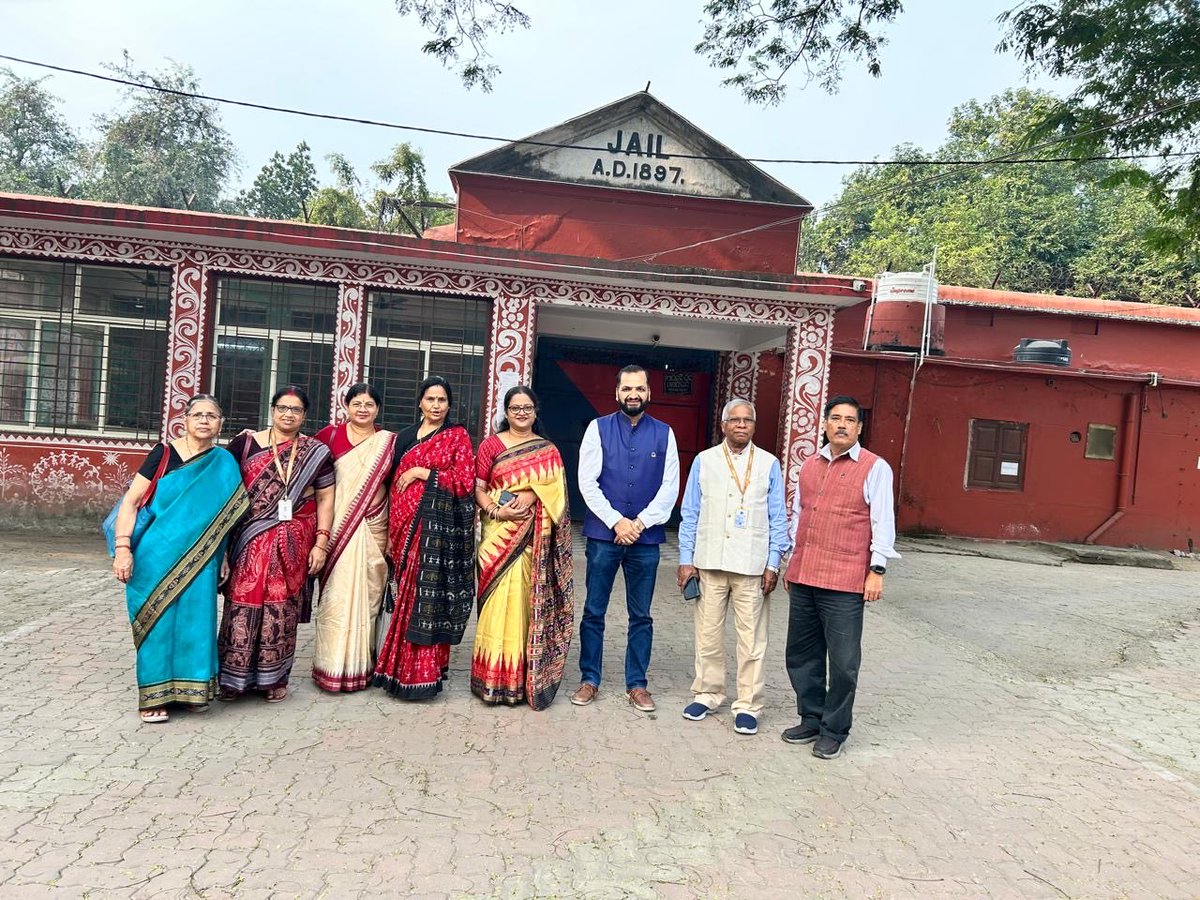 rishibranjan's tweet photo. The Heartfulness Way -2 book launch event at Angul Prison , Odisha for around 300 prisoners. Talk was on having a ‘second chance’  with hope and forbearance . Prisoners have shown interest to continue meditation. 🙏

#heartfulness #daaji #thw2 https://t.co/s5WMjMOppW