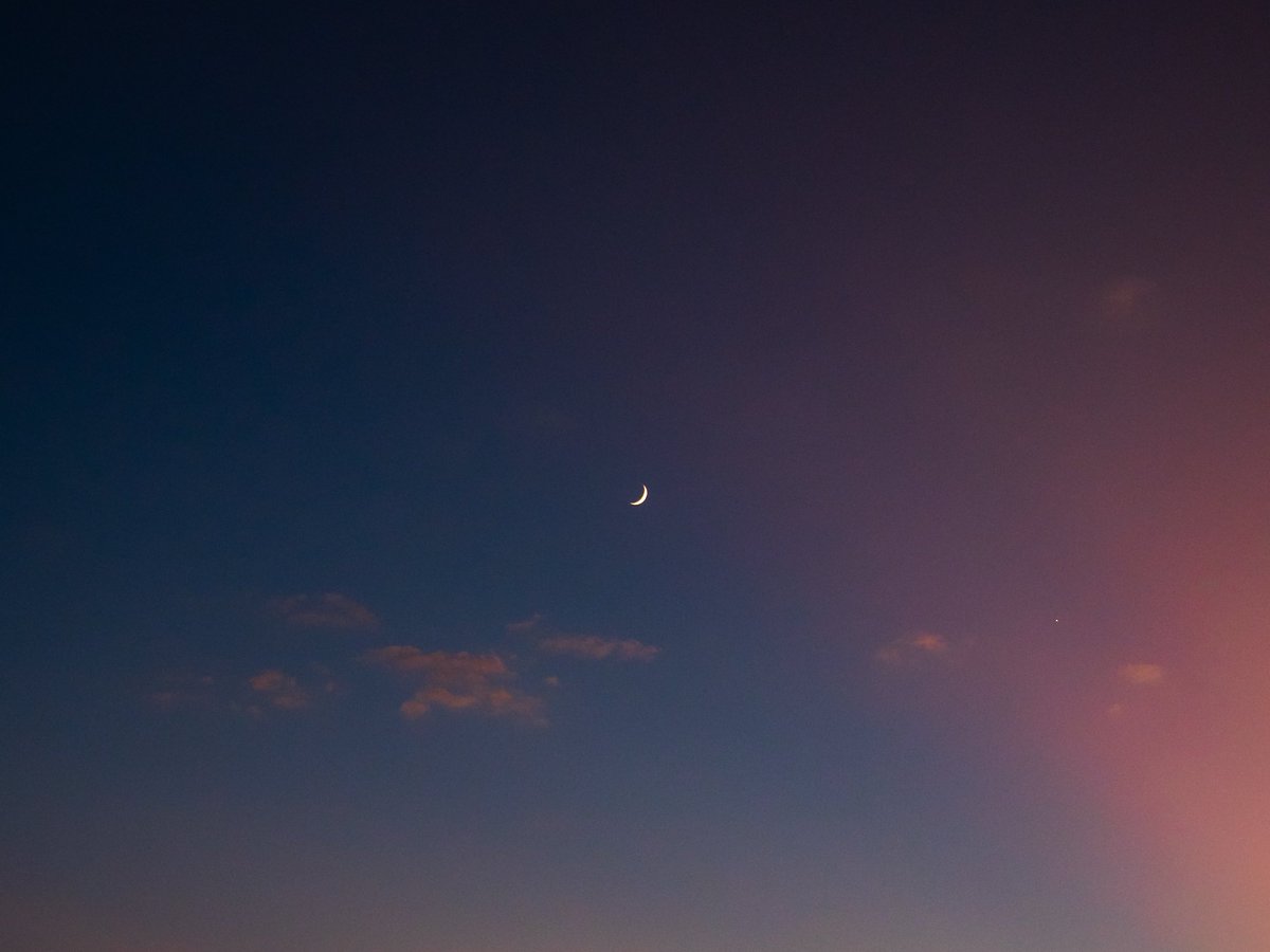 tawig11's tweet image. Sunset Moon