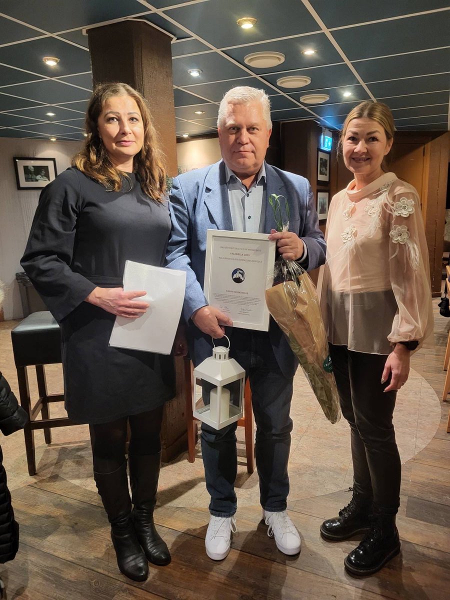 Nöyrät kiitokset ⁦<a href="/TiiaPalmen/">Tiia Palmén</a>⁩  ⁦<a href="/PaiviHapponen/">Päivi Happonen</a>⁩ sekä kaikki muut rikos- ja oikeustoimittajat Valokeila -palkinnosta. Oikea ja rehellinen tiedonvälitys sekä viranomaisten toiminnan avoimuus ovat tärkeä osa länsimaista yhteiskuntaa. #rikostiedottaminen