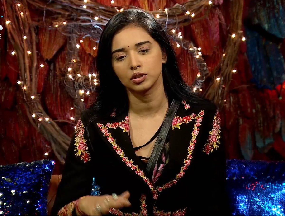 SatyavadiLadki's tweet image. #TanyaMittal best she nominated everyone &amp;amp; with the great reasons ☑️
Farah ke lie she’s strong completion 💀😹

Smartest player masterstroke ☠️🧿
STOP BULLYING TANYA

#TanyaMittal #BiggBoss19 #BB19