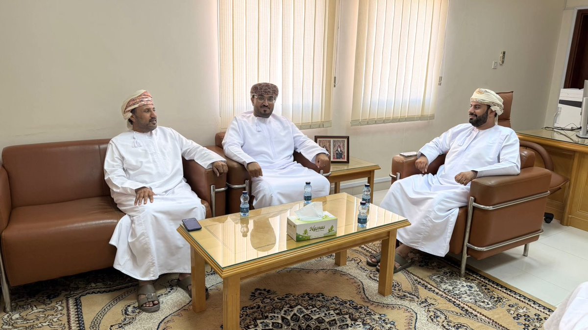 التقى الشيخ المختار بن سليمان العامري نائب والي الجازر بنيابة اللكبي في مكتبه كل من المهندس خالد الهديفي مشرف العمليات بشركة النهضة وساجر للحلول البيئية،ومدير فرع بلدية الجازر لمناقشة سير العمل بالنيابة كما شملت الزيارة جولة ميدانية للاطلاع على مواقع العمل ومتابعة الأعمال الجارية