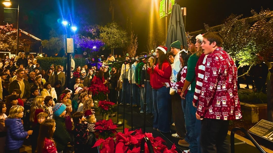 RepThompson's tweet image. Yountville’s annual lighting ceremony showcased everything that makes our community special: the Chamber of Commerce and Town bringing neighbors together, the Boys &amp;amp; Girls Club of Napa Valley collecting toys for families in need, and the Napa High Vocal Music Workshop filling the…