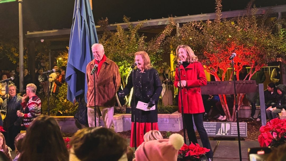 RepThompson's tweet image. Yountville’s annual lighting ceremony showcased everything that makes our community special: the Chamber of Commerce and Town bringing neighbors together, the Boys &amp;amp; Girls Club of Napa Valley collecting toys for families in need, and the Napa High Vocal Music Workshop filling the…