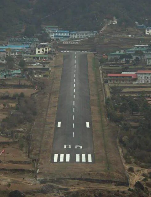 SrikantMatrubai's tweet image. #Lukla’s Tenzing–Hillary Airport in #Nepal — the world’s most dangerous airport.
The runway? Just 1,729 feet (normal airports: 10,000+ feet). It’s so short they built it uphill at a 12% slope just to help planes stop.
All this at 9,383 feet, surrounded by the #Himalayas