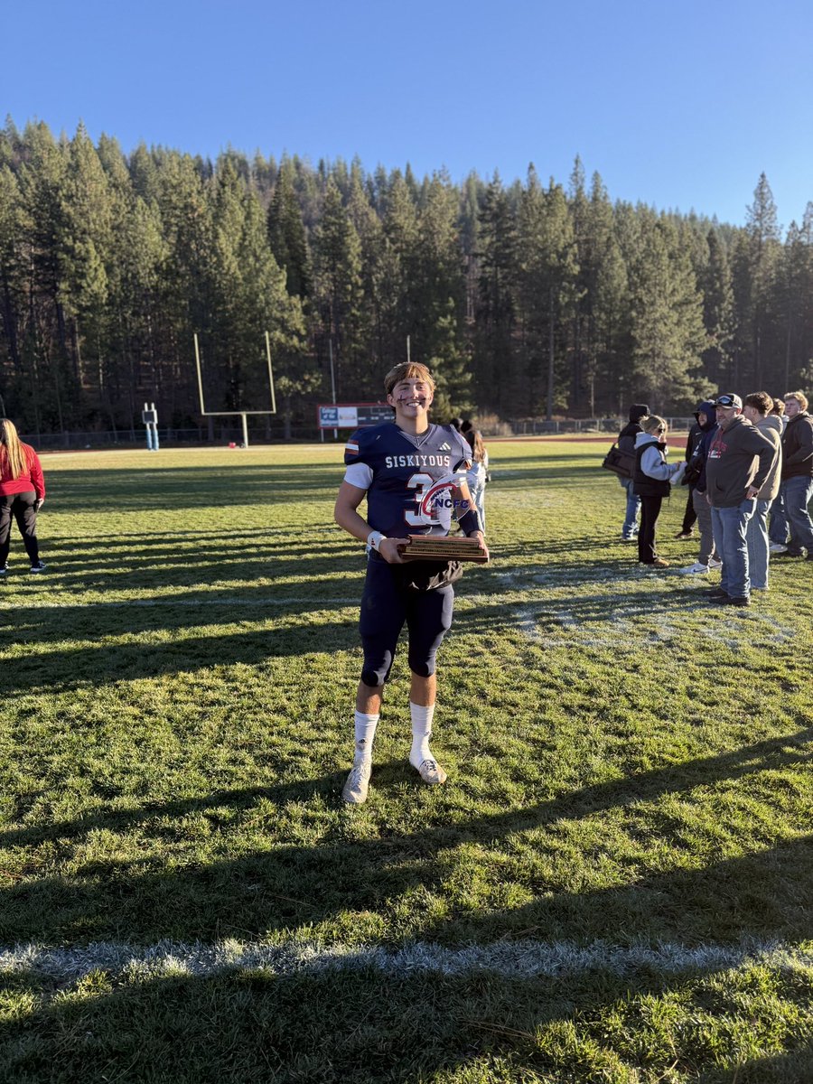 BraydenSchiefer's tweet image. Great way to end my Juco season!
🏆NorCal Bowl Champ
- 1680 passing yards
- 15 passing/ 2 rushing TD’s
- 62.3% completion 
-4 Int 
@CoachGropCOS_HC @CoachBurns_777a @coachblakeg