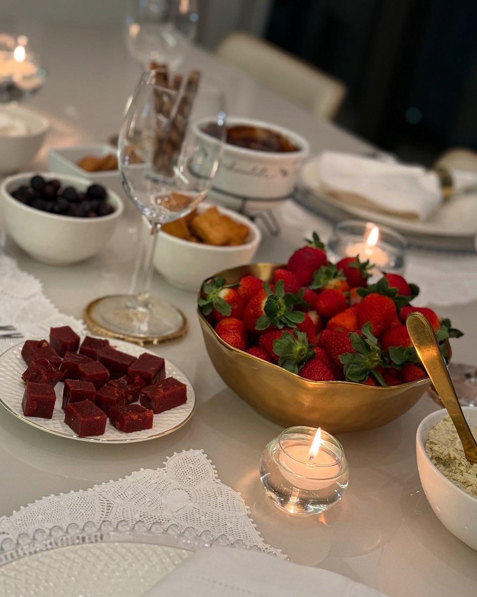 HanvxBoyd's tweet image. Last night's candlelight dinner with my friends was truly enjoyable.🥰