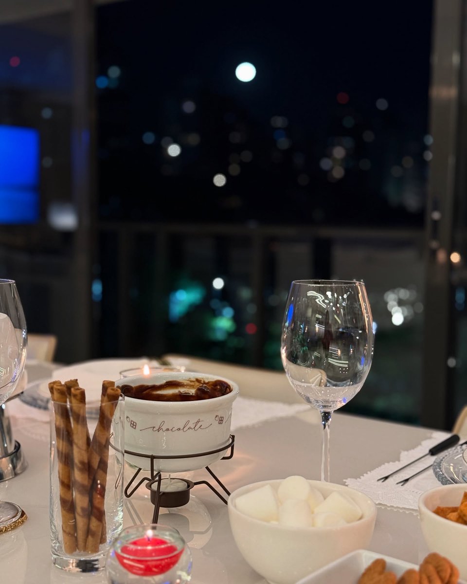 HanvxBoyd's tweet image. Last night's candlelight dinner with my friends was truly enjoyable.🥰