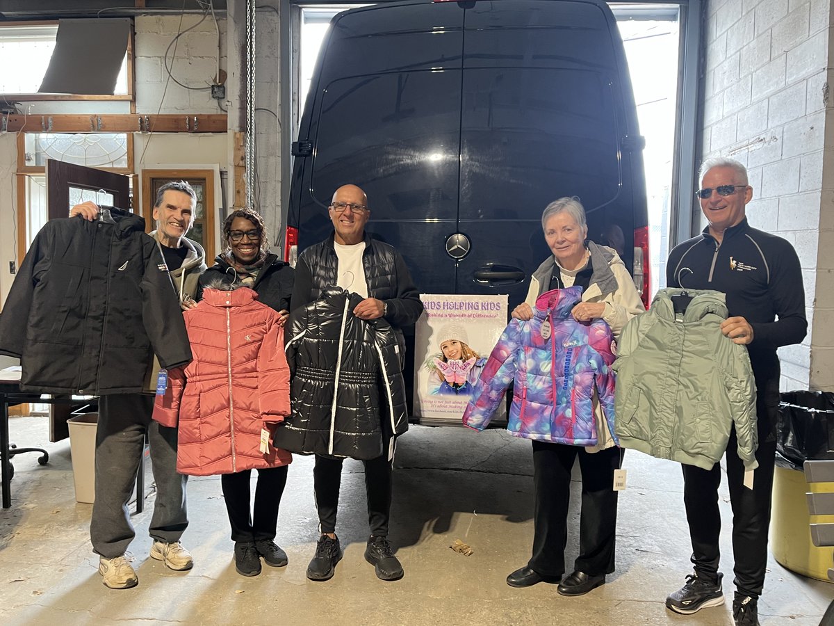 The_INN's tweet image. #MakeADifferenceMonday! The team at Kids Helping Kids has been donating coats and other essential winter items since 2012! #THANKYOU for the 709 coats and items you brought over in 2025, we are so grateful for the difference you have made all these years! #GetINNvolved