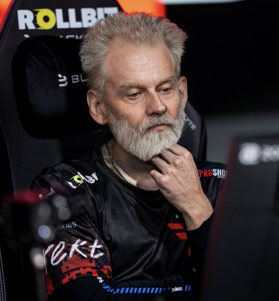 FaZeEsports's tweet image. LIVE UPDATE FROM THE MAJOR STAGE