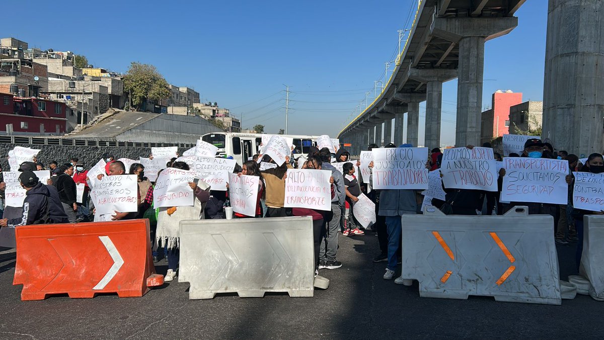 JCarlos_Valerio's tweet photo. #Atención || Reportan cierre parcial de circulación en el km 19 de la autopista #México - #Puebla, sentido a #CDMX, a la altura de Los Reyes La Paz en el Estado de México. 

Esto, debido a la protesta de transportistas. 

Vía: @Romanperez28 https://t.co/mO3MSzVAeo