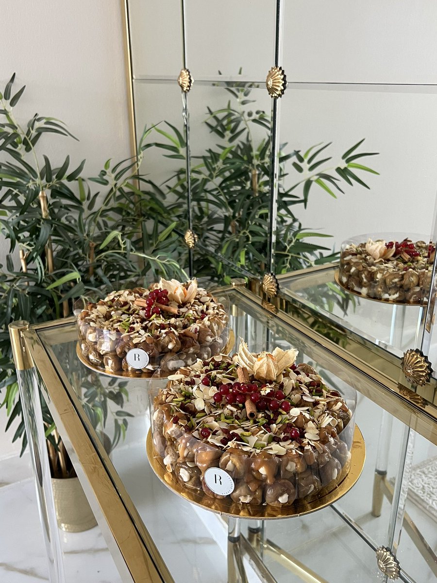 Rahaf_desserts's tweet photo. @Daily_Cook_ انا اسويه بحشوة التشيز و التغطيه سولتد كراميل و مكسرات لذيييذ بشكل https://t.co/RVh7NvNOu0
