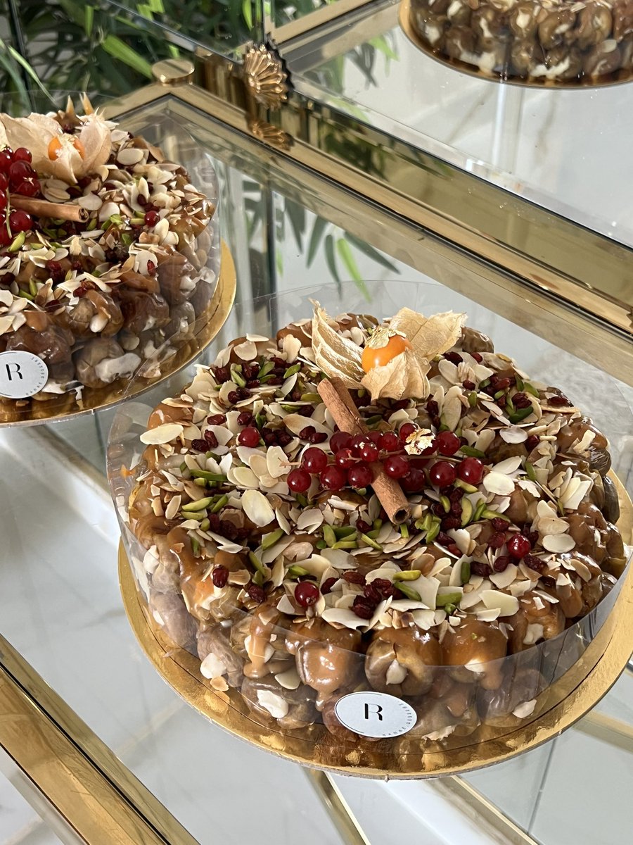 Rahaf_desserts's tweet photo. @Daily_Cook_ انا اسويه بحشوة التشيز و التغطيه سولتد كراميل و مكسرات لذيييذ بشكل https://t.co/RVh7NvNOu0