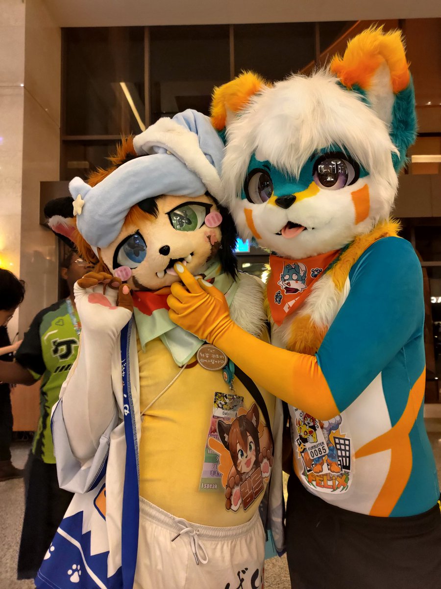 Awesome interaction😇

<a href="/BothFelixfox/">Felix|Chestna.fox ➡️ Infurnity 24/10-4/11 🇹🇼</a> 
<a href="/IncheonSquirrel/">인천 다람이🐾</a>
