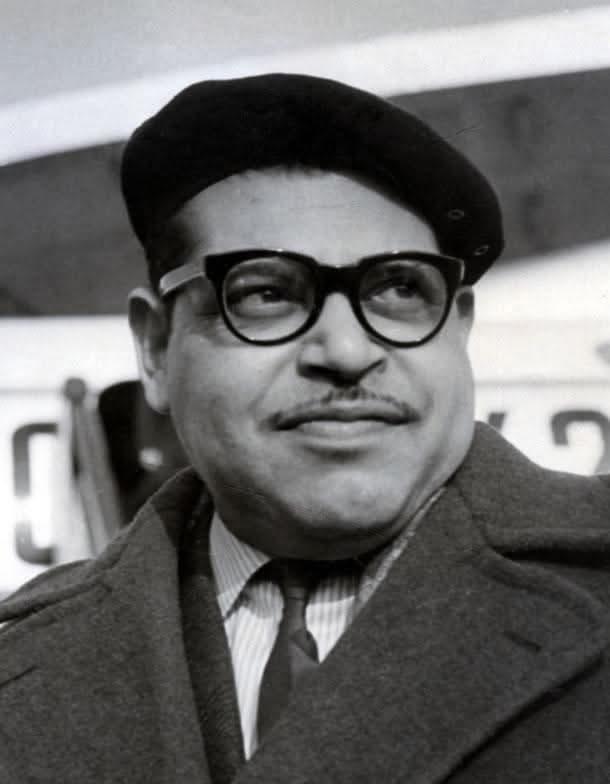 Un día como hoy, 24 de noviembre, en la #HistoriadeHonduras
🇭🇳 1966. Muere en un accidente aéreo en Bratislava, Checoslovaquia (actual Eslovaquia), el célebre escritor y periodista Ramón Amaya Amador.

Su obra, marcada por un profundo compromiso social, se convirtió en un