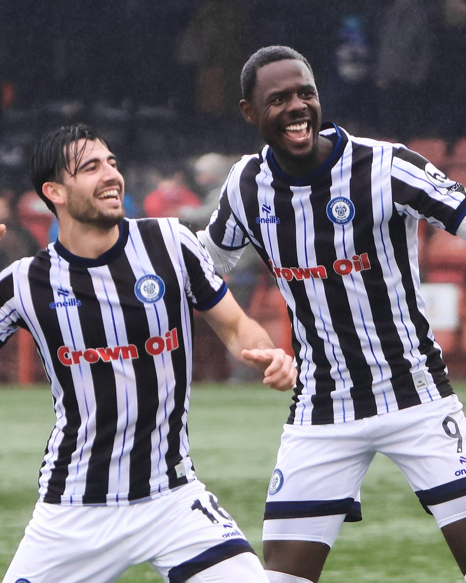 ONeillsSportsUK's tweet image. Unstoppable on the road. 🚗

Saturday&apos;s result made it 5/5 games won in the black and white strip for @officiallydale ⚫⚪