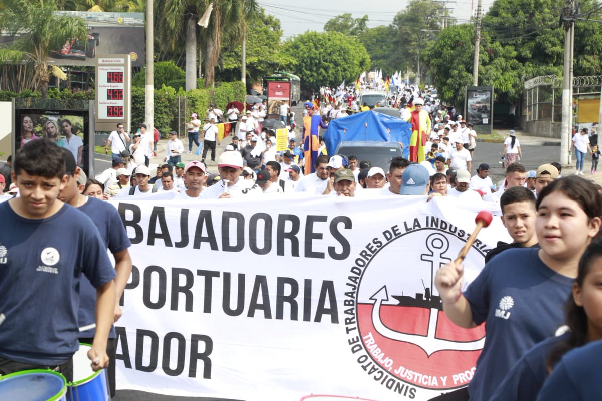 UnidadSindical_'s tweet image. La Unidad sindical Salvadoreña a demostrado capacidad para realizar propuestas concretas que beneficien a miles de trabajadores de las distintas áreas de trabajo 

¡UNA CLASE TRABAJADORA LUCHADORA SIEMPRE PERMANECERÁ!