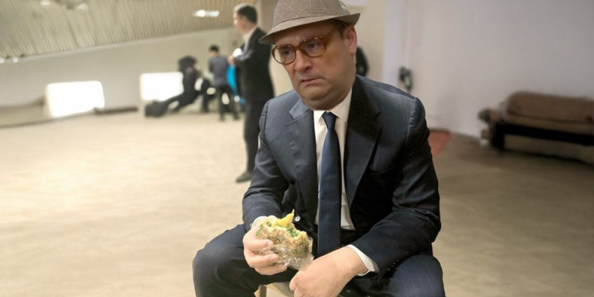 Dok građani Srbije spavaju ja ću se boriti za njih.

Fotografija je nastala spontano