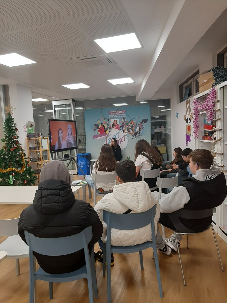 🟣Joan del larunbateko ziberbiolentziaren kontrako tailerrean ateratako argazkiak.
------
🟣Fotos sacadas en el taller contra la civerviolencia del pasado sábado.

<a href="/BasaurikoUdala/">Basauriko Udala</a>