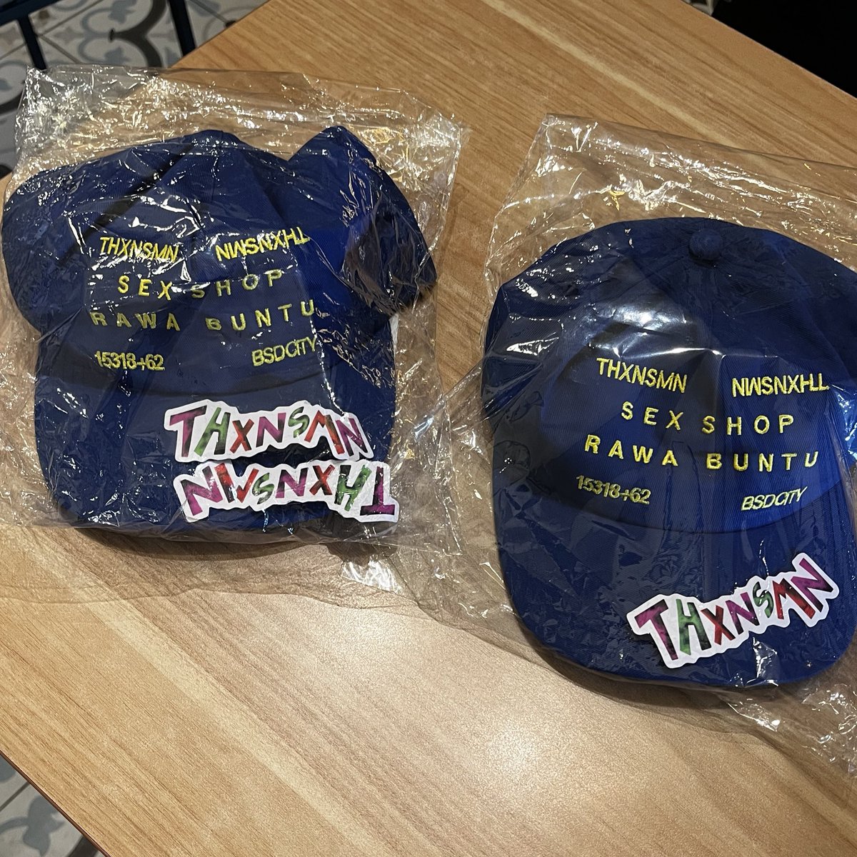 Two feet ® tweet media