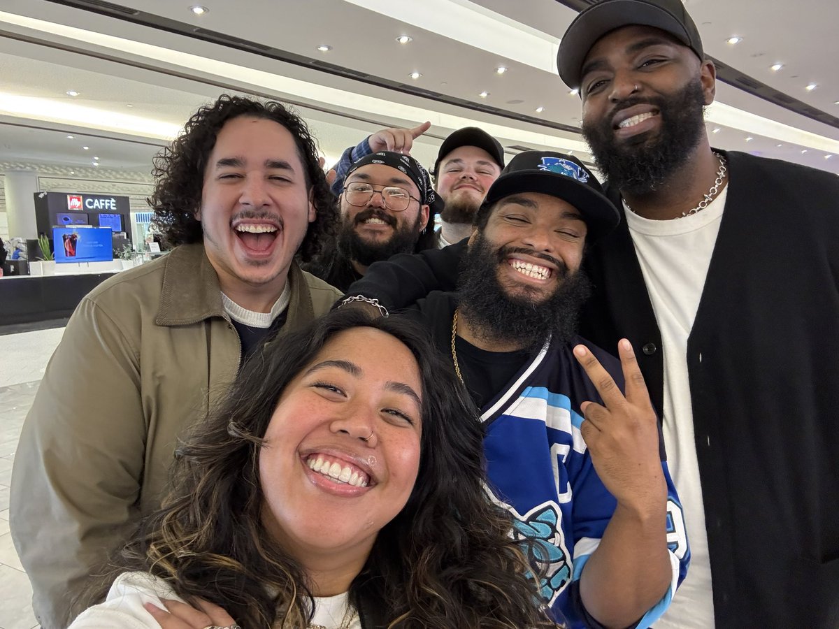 paulaamarieee's tweet image. pre-birthday festivities were pretty awesome, surrounded by my people. 

gotta get better at taking pictures tho. 😅