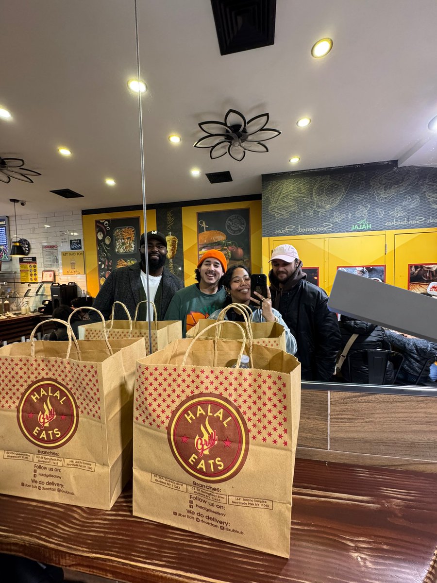 paulaamarieee's tweet image. pre-birthday festivities were pretty awesome, surrounded by my people. 

gotta get better at taking pictures tho. 😅