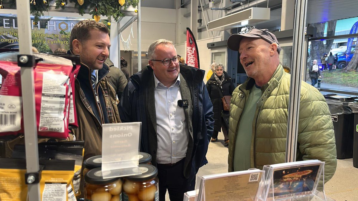 🌾🚜 Fantastic day at the Royal Welsh Winter Fair.

✅ Only the Conservatives have a credible plan to support rural Wales and our farmers.

#NoFarmersNoFood #FixWales