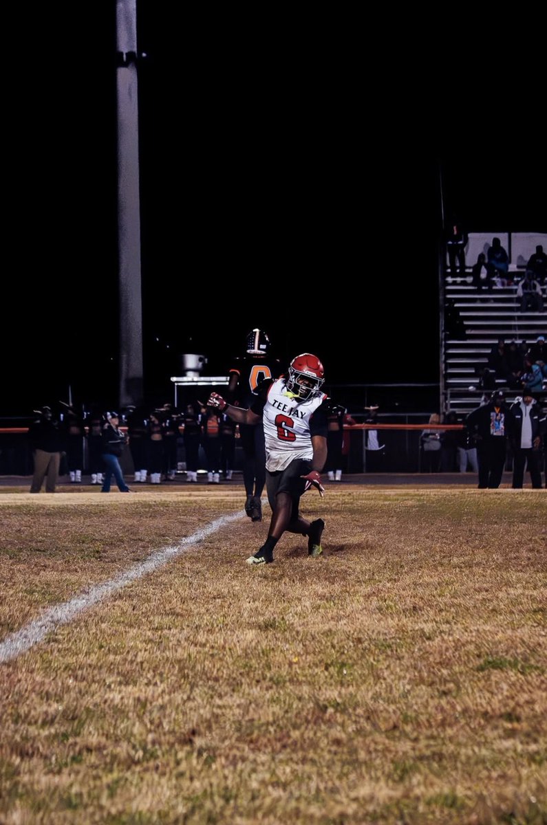 20 carries - 145 yards 2tds
6/8 -86 yards passing 
8 tackles stats vs armstrong #thankful 6out💪🏾