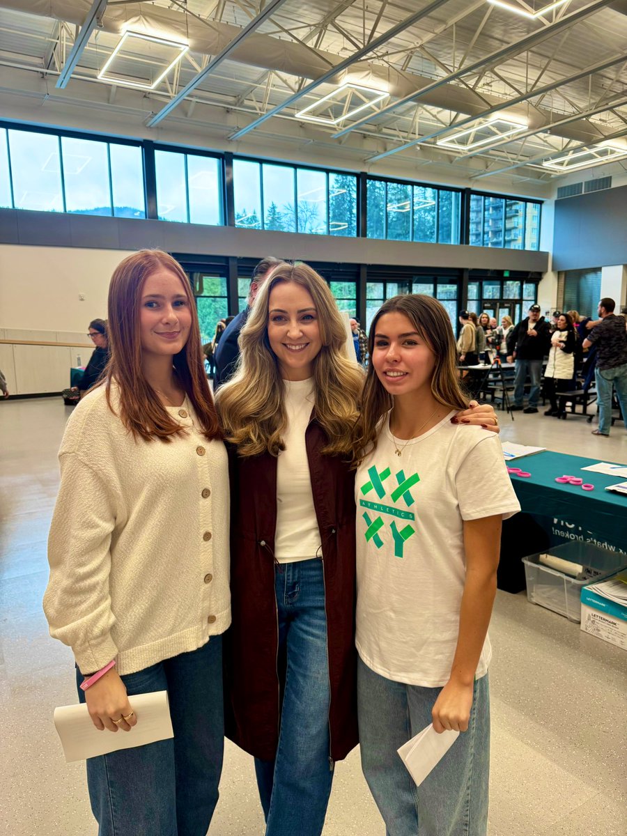 BrandiKruse's tweet image. So proud of these girls! Keep girls’ sports female.