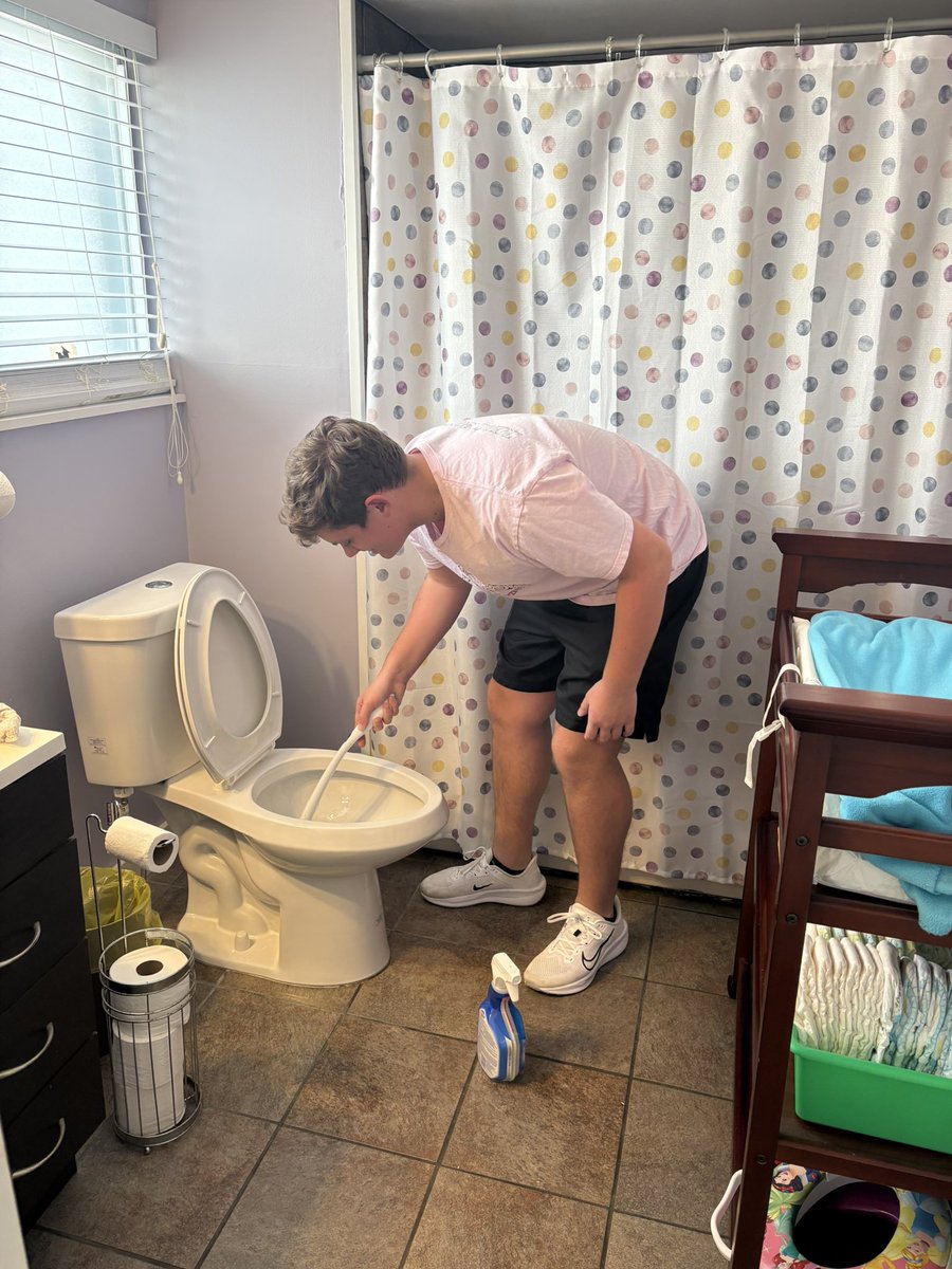 cmsbizteach15's tweet image. Grateful for my DECA members giving up their first day of Thanksgiving break to make a difference at a local nonprofit agency. #AlwaysMyBest #CommunityFirst @DrJohnAsh @CMSAPNichols