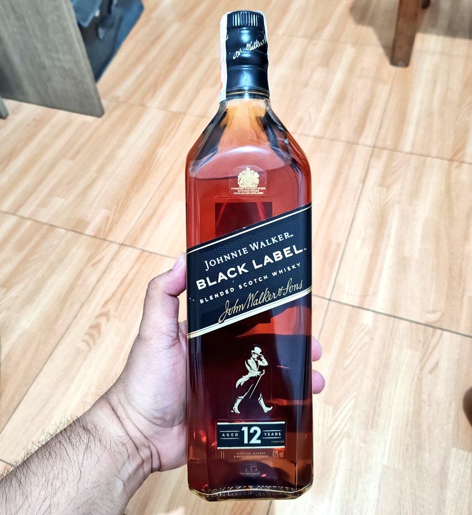 History repeat itself! Nagpaka lasing na lang sa Company Thanksgiving dahil bigo manalo sa Major Raffle 😅🤣😭 (Tapos last year eto din nauwi ko Black Label! 😅😅😅🥃) Inyo na lang to! Hindi naman ako nainom nito! Haha