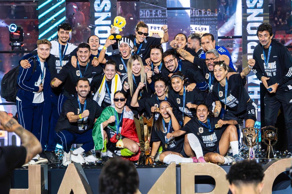 Sheylaandrino15's tweet photo. Soy muuuuuy feliz, CAMPEONAS, otra vez, y nada más. 🐣🫰🏾🏆🇲🇽
@PIOFCFemenil https://t.co/JHr7hEkcfr