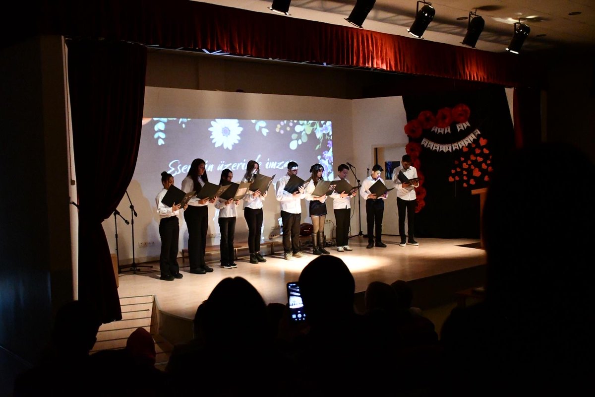 Kalecik’te Şehit Mehmet Yıldırım MTAL’de düzenlenen Öğretmenler Günü programı coşkuyla gerçekleşti. Katılan protokole teşekkür eder, tüm öğretmenlerimizin Öğretmenler Günü’nü kutlarız. <a href="/tcmeb/">Millî Eğitim Bakanlığı</a> <a href="/Yusuf__Tekin/">Yusuf Tekin</a> <a href="/MemAnkara/">Ankara İl Millî Eğitim Müdürlüğü</a> <a href="/Murat4Kucukali/">Murat Küçükali</a> <a href="/cilbars/">Cüneyt İLBARS</a>