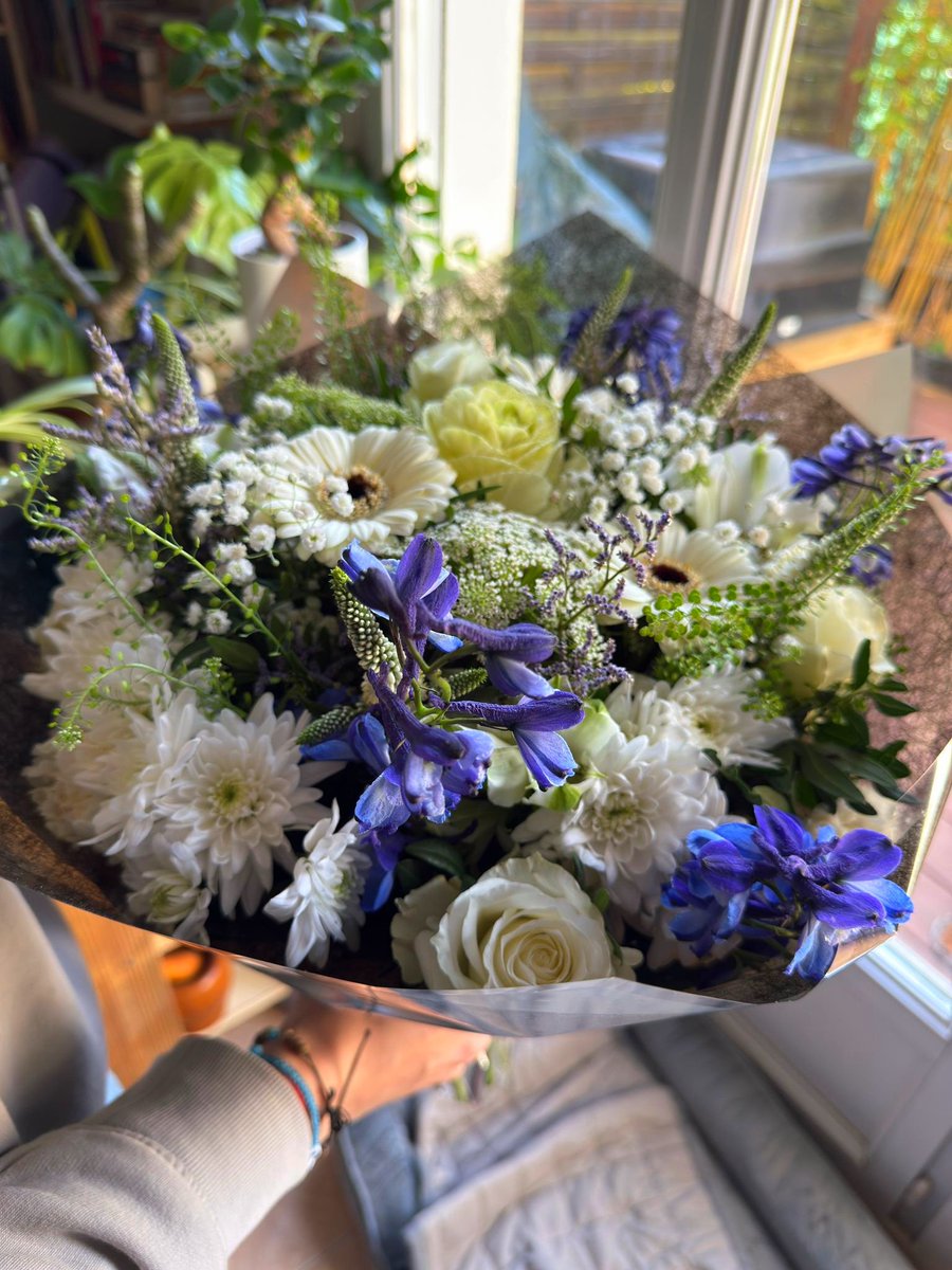 #il m’a encore offert des fleurs le bouquet est ÉNORME 🥹🥹