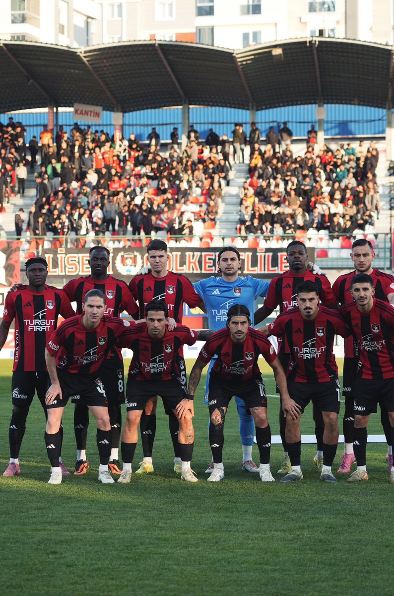 Dün gece Keçiörengücü karşısında sahada ortaya koyduğumuz mücadele, bu takımın karakterini ve inancını bir kez daha göstermiştir. Özellikle ikinci yarıda yakaladığımız tempo, ürettiğimiz pozisyonlar ve son düdüğe kadar bırakmayan irade takdir edilmesi gereken bir duruştur.