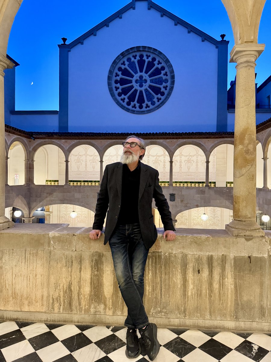 Fantástico edificio. 🔝☝️🦔🐥#FDGL 🌳 🦔🐥