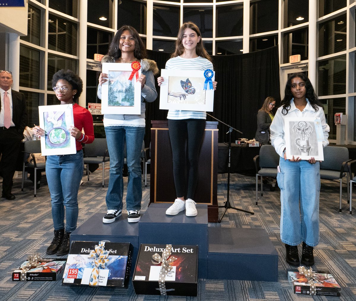 OCPSnews's tweet photo. Big artsy things happened at the Exhibit A: Family Court Art Challenge Ceremony! 🎨
The Ninth Judicial Circuit Court 🤝 OCPS partnership gave 149 student artists (K-12) a powerful space for self-expression. Huge cheers to all participants & winners! #ocps #ocpsarts #WeAreOCPS https://t.co/EoWzRfqLOf