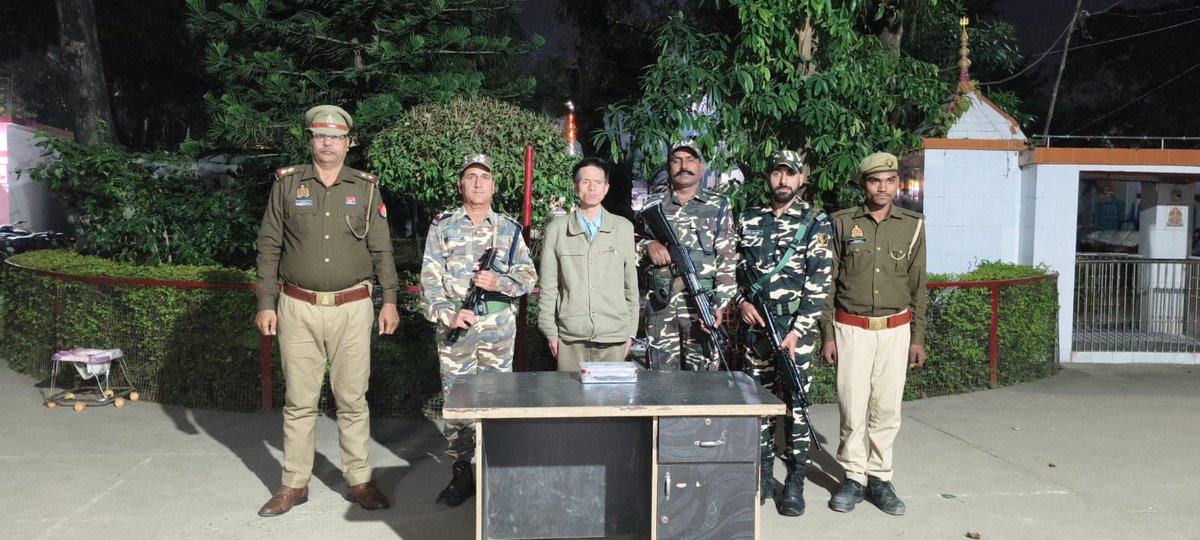 42bnssb_INDIA's tweet image. नियमित गश्त के दौरान एक चीन निवासी व्यक्ति पाकिस्तान–नेपाल मार्ग से भारत आगमन की सूचना के साथ संदिग्ध परिस्थिति में मिला। यात्रा विवरण व बरामद सामग्री के परीक्षण उपरान्त विधिक कार्यवाही संपन्न की गई।
#SSB #BorderSecurity #DutyFirst #Vigilance
@SSB_INDIA
@SSBFTRLUCKNOW 
@SSBSHQGKP