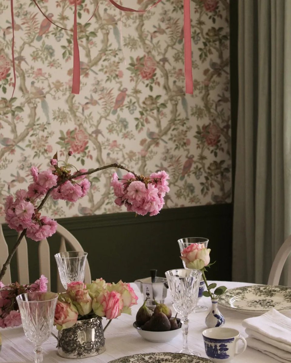 gpjbaker's tweet photo. With the season of entertaining upon us, prepare your home for the festivities ahead.
From guest bathrooms to bedrooms and dining rooms, our beloved designs transform interiors into spaces that are as welcoming as they are refined.
#gpjbaker #wallpaper #fabric #interiordesign https://t.co/XPjOi7UM8b
