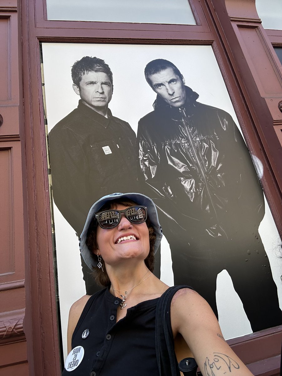 skylar_moody's tweet image. the amount of joy these two have brought me has been indescribable. the majority of this year has been nothing but stress, pressure from work and lots of self doubt, but discovering their music has kept a smile on my face through it all 🤍

live ‘25 will LIVE FOREVER!!