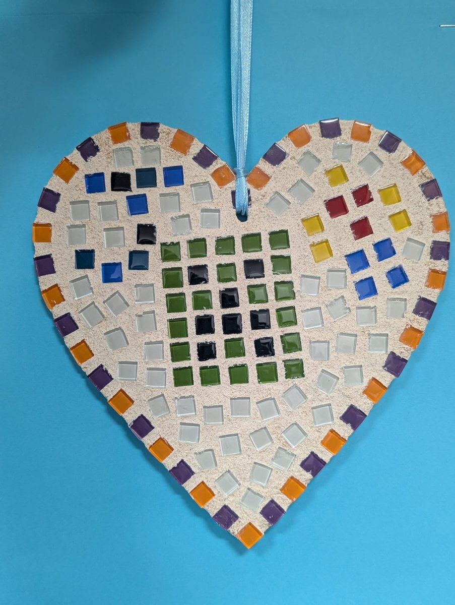 Rotherhamcreat2's tweet image. A fabulous morning @SwintonQueen Children and families have been learning how to Mosaic. We have designed and made our own Mosaic Hearts. Brilliant team work and fabulous art skills. Well done to all the families who joined us. #fabulousfamilies #learningtogether #teamwork