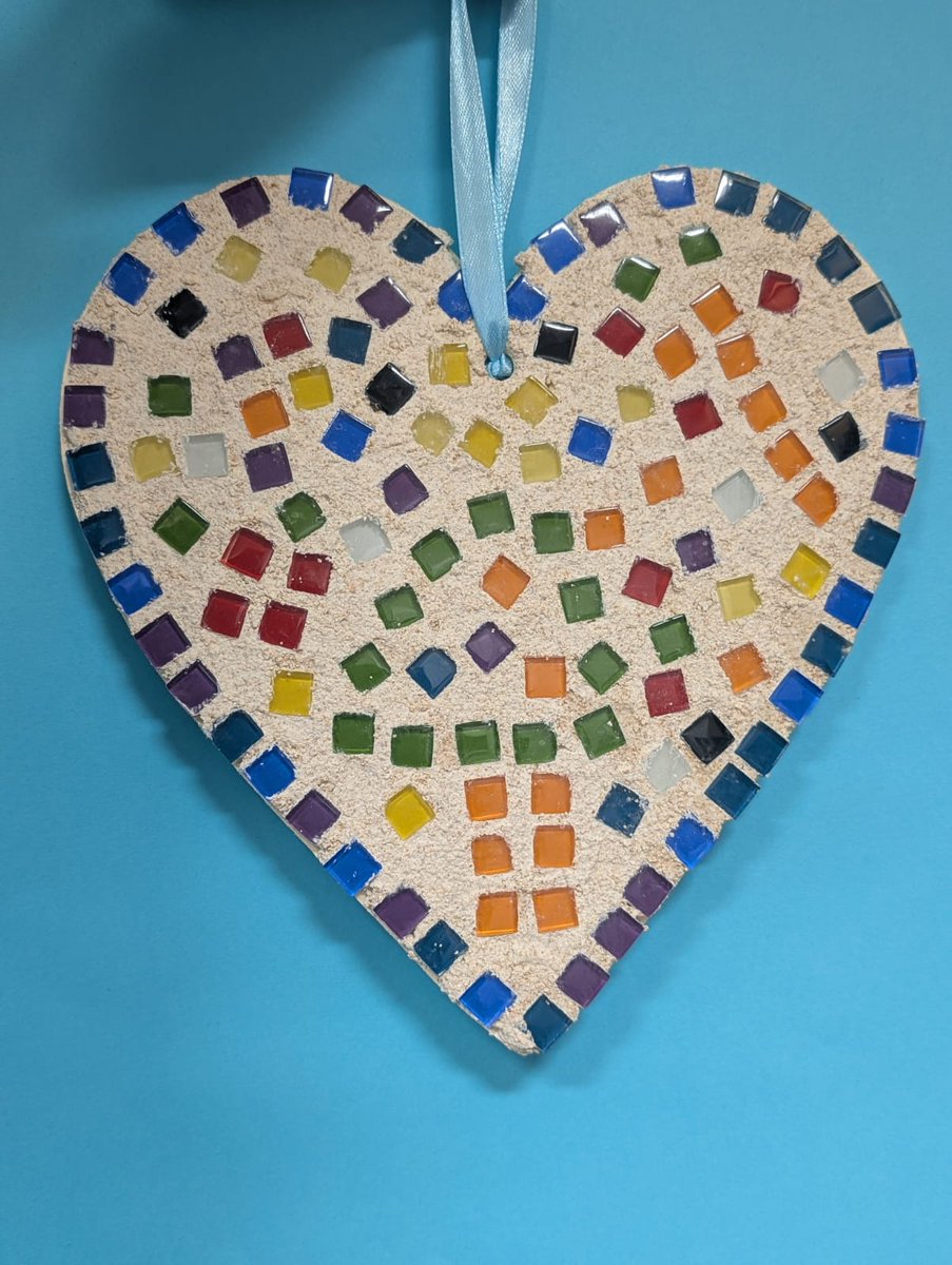 Rotherhamcreat2's tweet image. A fabulous morning @SwintonQueen Children and families have been learning how to Mosaic. We have designed and made our own Mosaic Hearts. Brilliant team work and fabulous art skills. Well done to all the families who joined us. #fabulousfamilies #learningtogether #teamwork