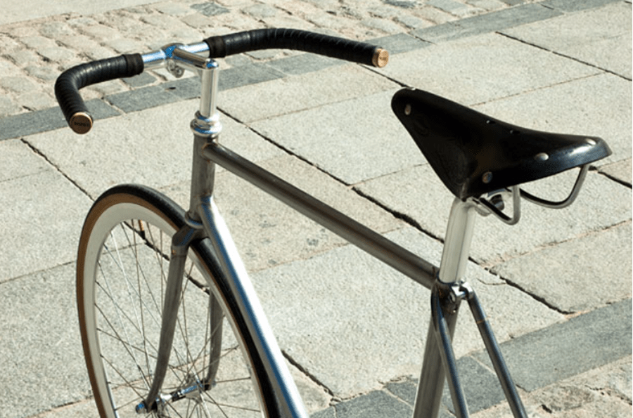 Japanesebicycle's tweet image. Raw steel beauty meets Japanese mastery 🚴 Eduardo stripped his Giro Meccanico frame to reveal the hidden art beneath the paint. NJS craftsmanship that speaks louder than glitter ✨
Read the full story: ➡️ classicjapanesebicycles.com/giro-meccanico…
#BikeLife #NJS #FixedGear #Meccanico