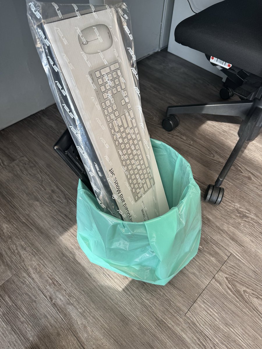 SergioGlezC's tweet photo. @ASUS @AMD Don’t buy Asus keyboards and mouse. They are utter garbage with 3 months warranty and as soon as the warranty expires they will stop working properly. https://t.co/WsTTcvgROa