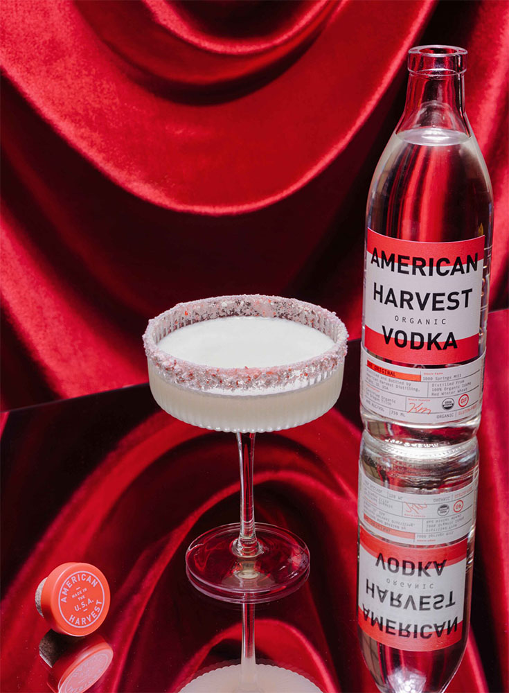 chilledmagazine's tweet photo. Our drink of the week? The Peppermint Martini ❤️🤍 Crisp American Harvest Organic Vodka meets cool mint, creamy cacao, and a crushed-peppermint rim—holiday cheer that’s sleek, spirited, and totally ready for the spotlight.

https://t.co/CLOQj67WRZ https://t.co/qanf1HAD0G