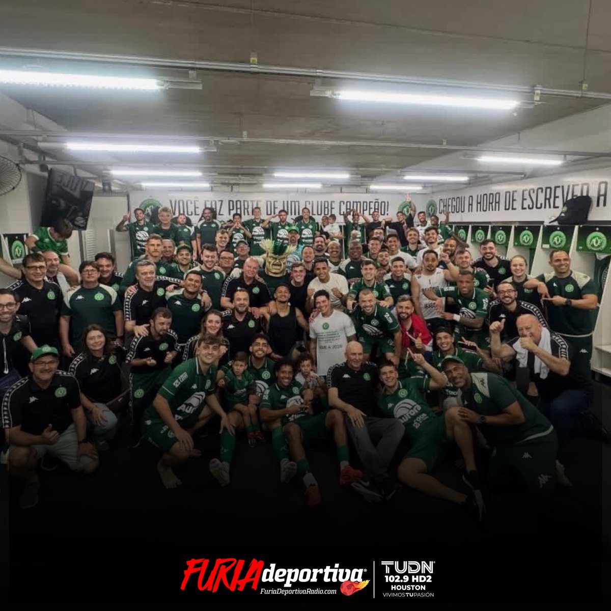 FuriaTUDN's tweet image. #FuriaDeportiva

El equipo brasileño Chapecoense regresa a la primera división en el mes más triste de su historia, a tan solo días de aquella dura tragedia que enlutó no solo a Brasil, sino al mundo entero.

#FuriaTUDN #FuriaNeta #Chapecoense #Brasil #FutbolSudamericano