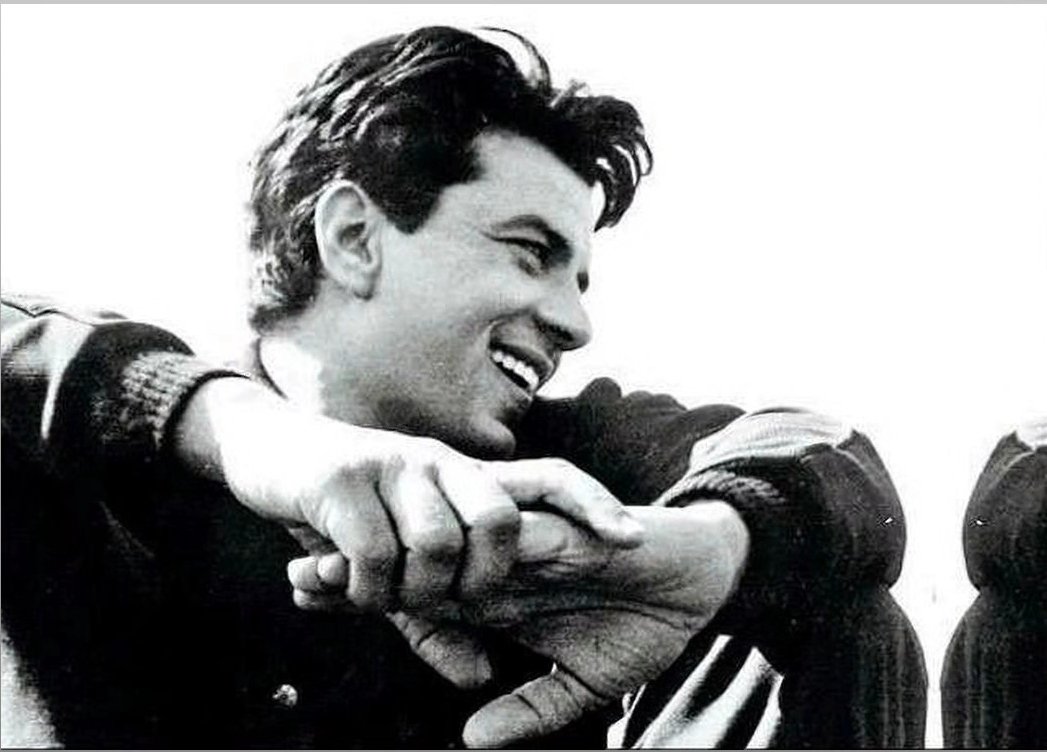 Dharam ji was my parents favourite and I myself didn't watched many of his films but always admired him. He came from a small village in Punjab with nothing but a dream. Today we say goodbye to the legend he became. 

End of an era indeed 💐