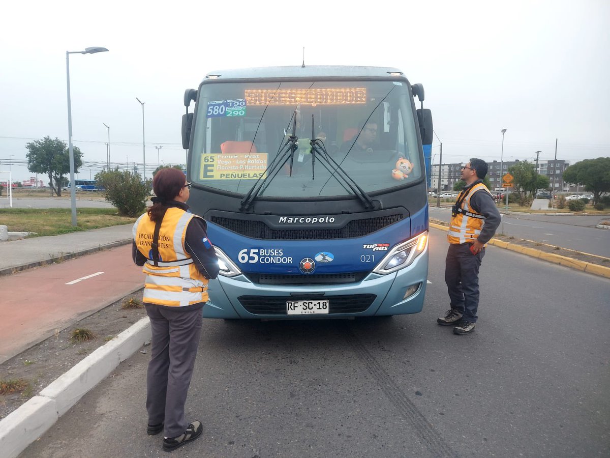 Hoy en las regiones de Biobío y O”Higgins inspectores(as) de <a href="/Fisca_MTT/">Division de Fiscalización de Transportes</a> realizaron controles buses urbanos y rurales. Fiscalizando condiciones técnicas y de seguridad. Además de la documentación del bus 🚍 y sus conductores. Porque #FiscalizarEsProteger en todo el país 🇨🇱.