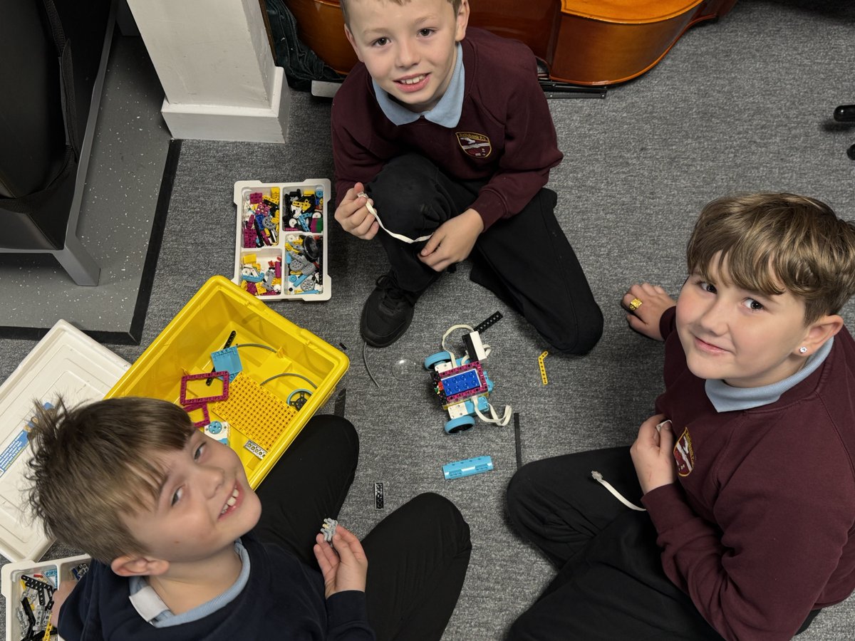 raisingrobots's tweet image. A fantastic start to a week of #STEM activities in ⁦@EastAyrshire⁩⁩ - P5, 6 &amp;amp; 7 from ⁦@BellsbankPS⁩ were robot engineers for the day! 🙌 
Brilliant teamwork, problem-solving, building &amp;amp; coding teams! 👏 🤖  
 
⁦@rafyouthengage⁩ ⁦⁦⁦@LEGO_Education⁩
