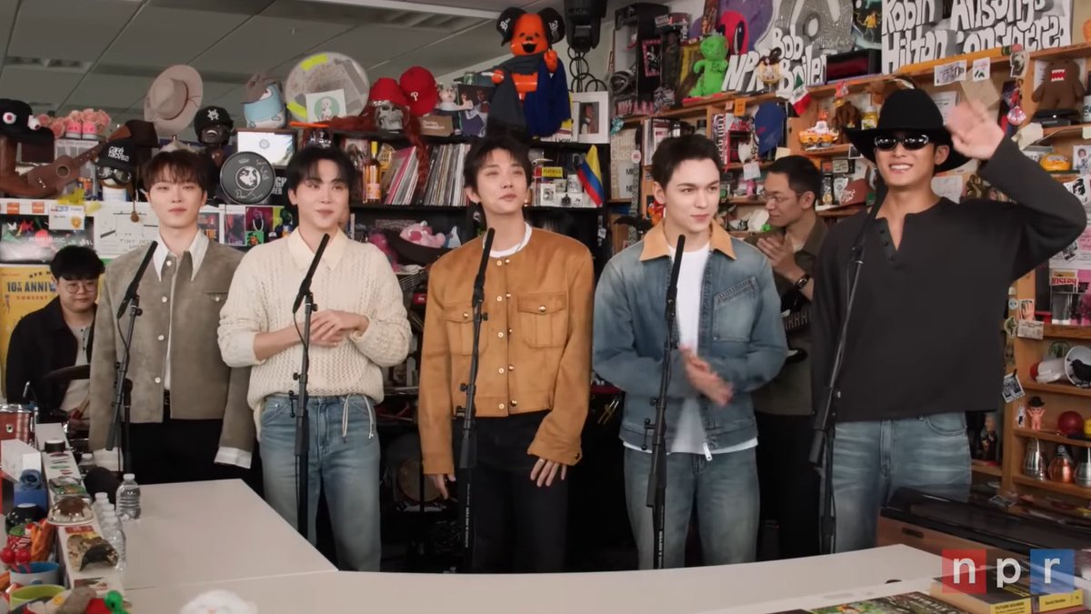 sounds_of_cheol's tweet image. SEVENTEEN TINY DESK CONCERT 🖤

#타이니데스크에서_세븐틴_라이브
#SEVENTEENatTinyDesk @pledis_17